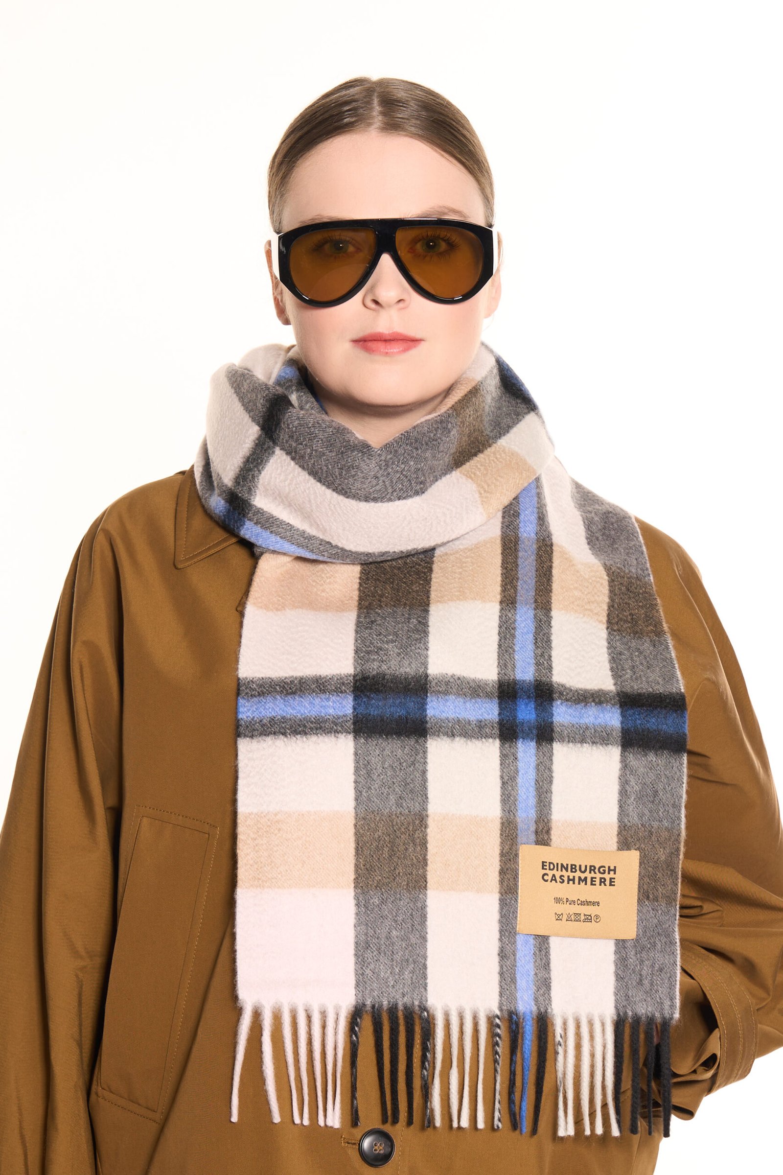 Edinburgh Cashmere DC Scott Cashmere Scarf browsed without August crowd pressure